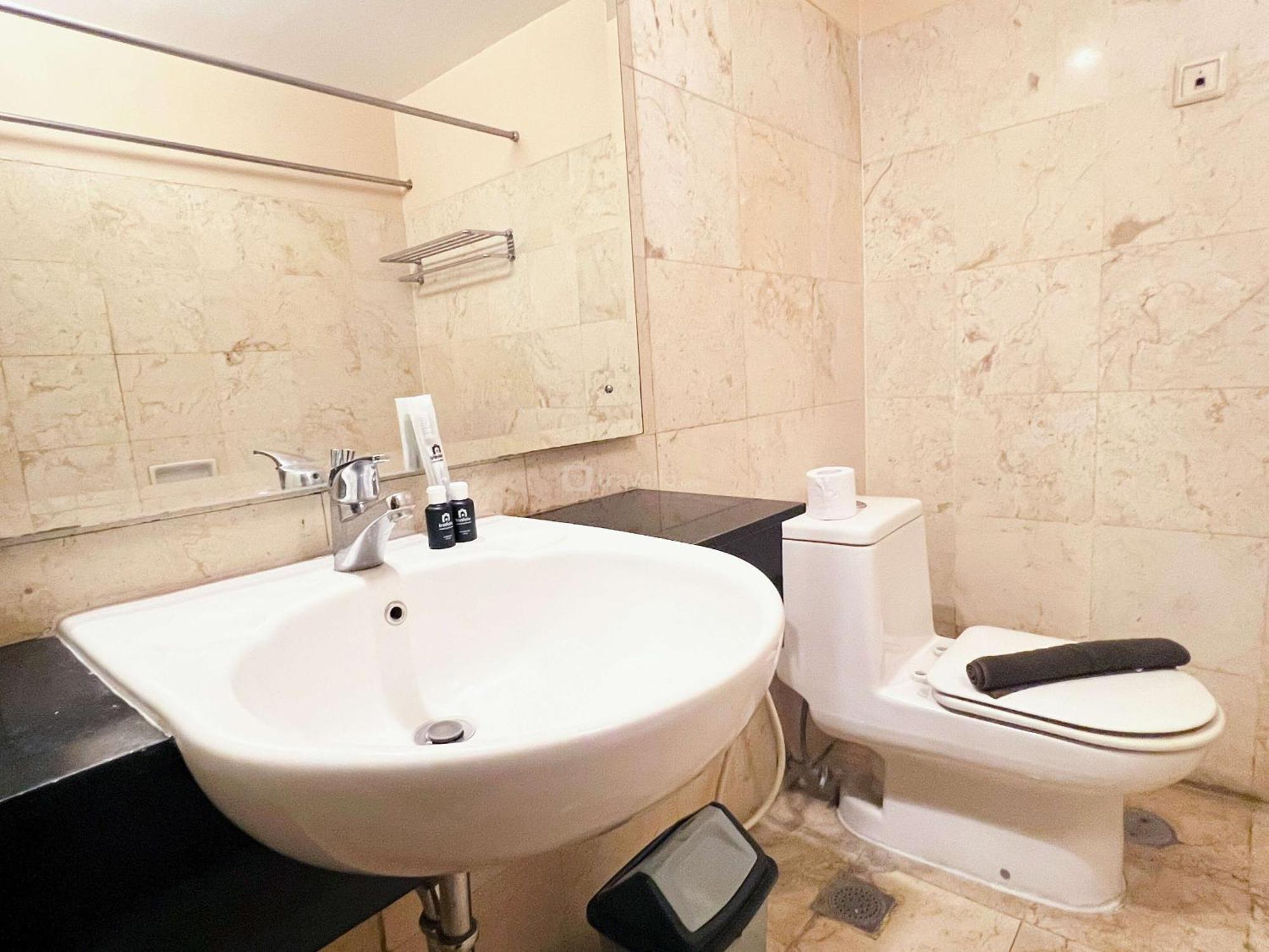 Cozy Living And Spacious 2br Braga Walk By Travelio Apartemen