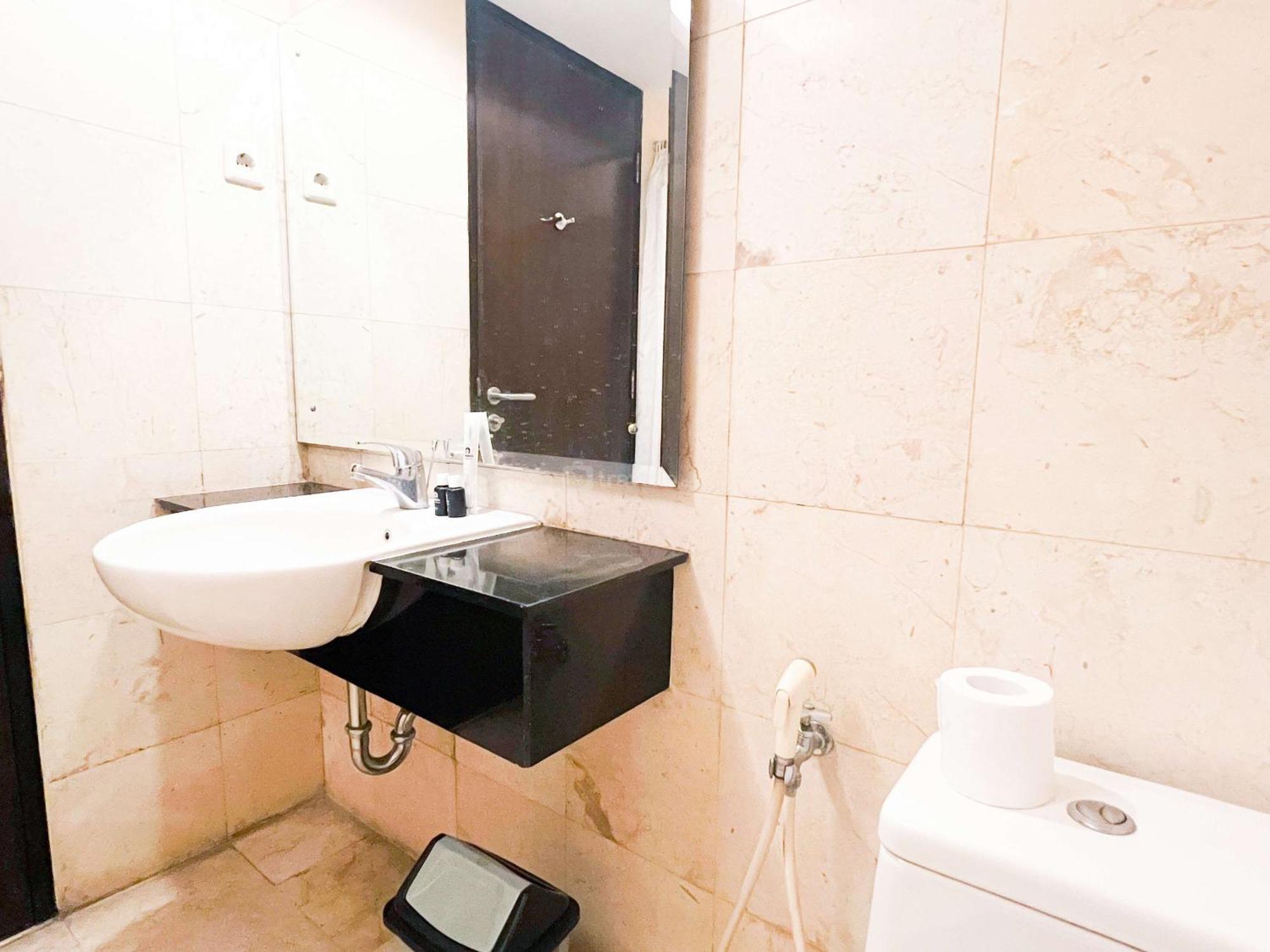 Cozy Living And Spacious 2br Braga Walk By Travelio Apartemen